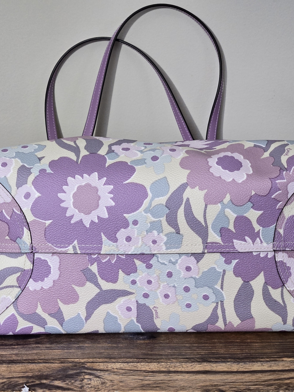 Coach City Tote With Floral Print - Picture 5 of 7